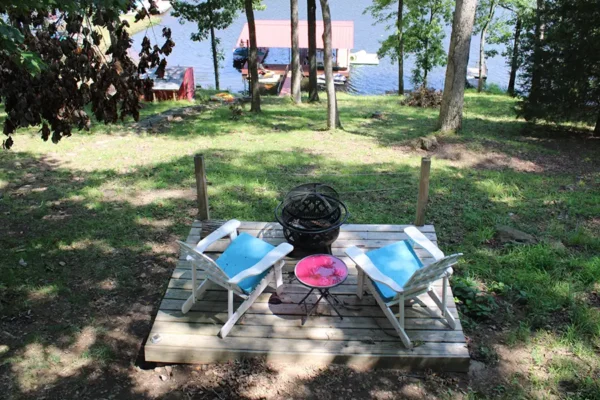 Red Roof Retreats - Little Moon Tiny Lakeside Cabin, outdoor platform deck with firepit - Lake of Egypt - Goreville, IL