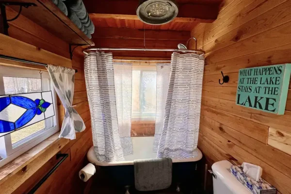 Red Roof Retreats - Red Roof Log Cabin, interior - luxury bathroom with full tub & shower - Lake of Egypt - Goreville, IL