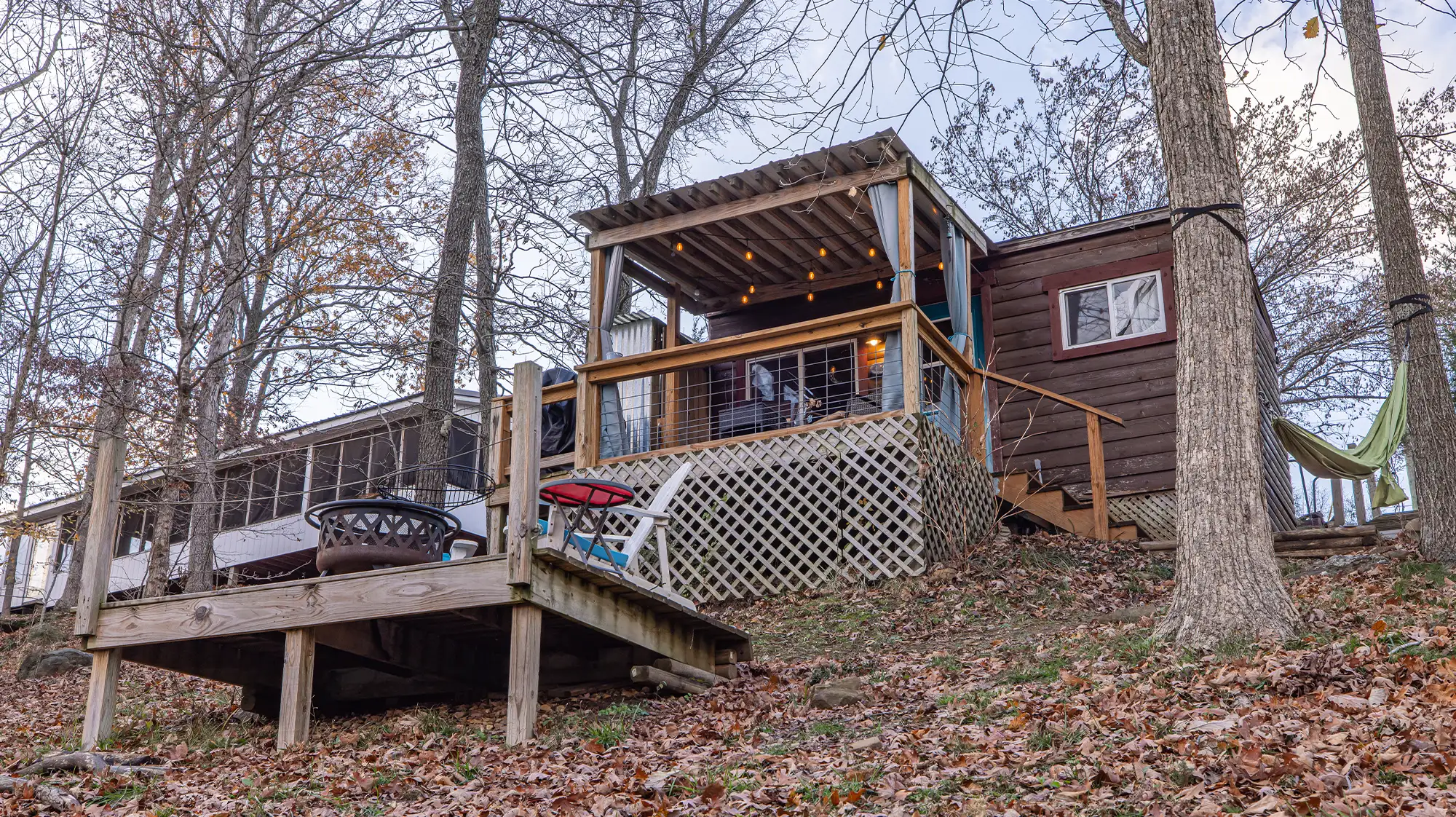 Red Roof Retreats - Little Moon Tiny Lakeside Cabin, exterior view - Lake of Egypt - Goreville, IL