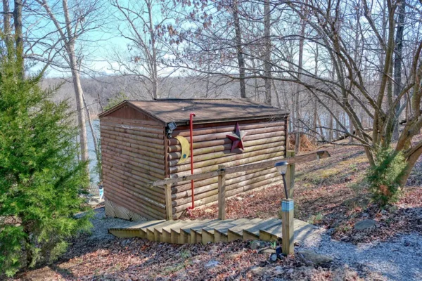 red-roof-retreats-little-moon-tiny-cabin-goreville-il-2025-01