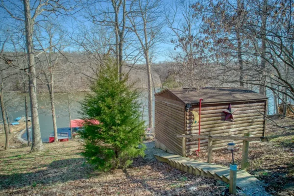 red-roof-retreats-little-moon-tiny-cabin-goreville-il-2025-12