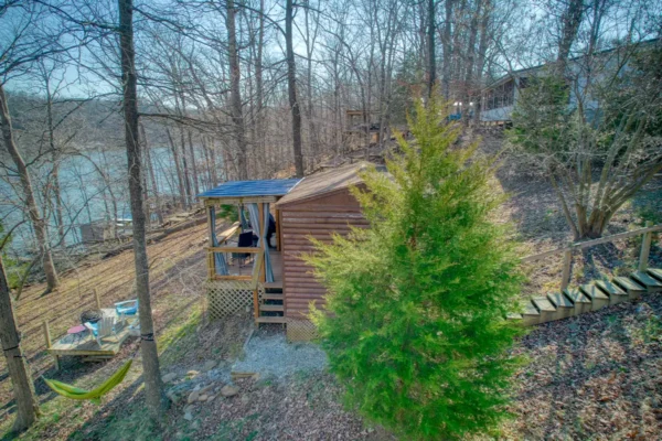red-roof-retreats-little-moon-tiny-cabin-goreville-il-2025-14