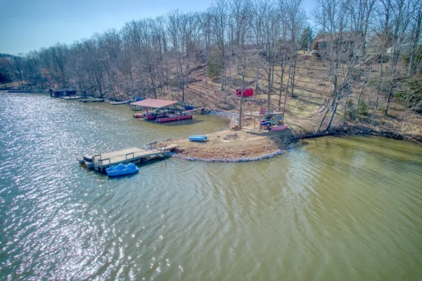 red-roof-retreats-little-moon-tiny-cabin-goreville-il-2025-16