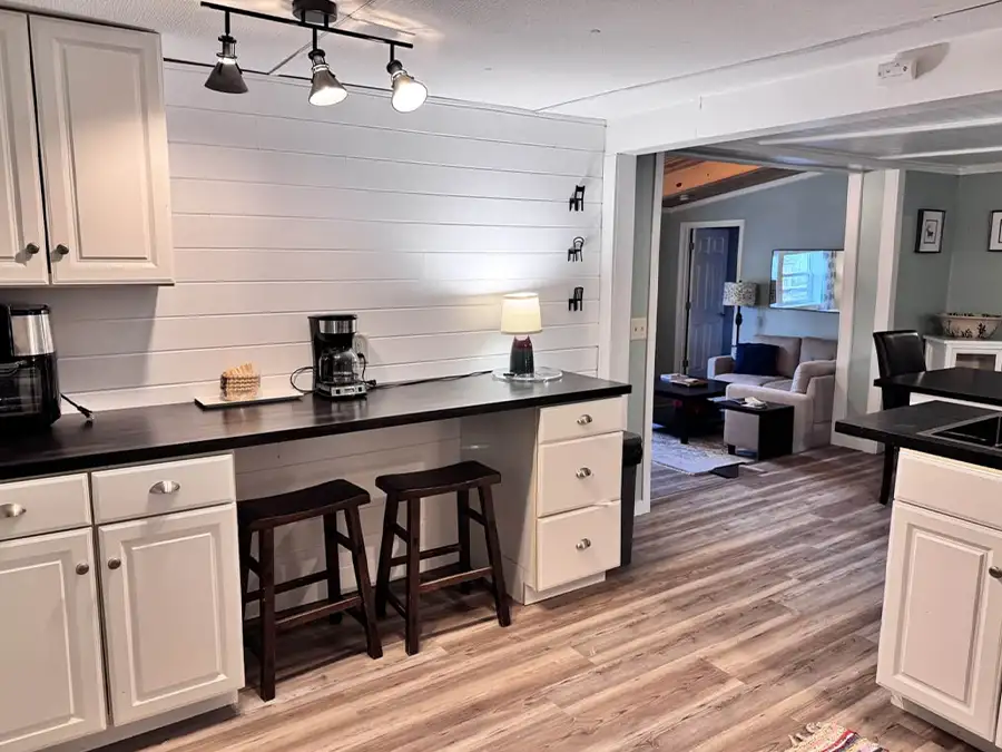 Red Roof Retreats - The Bloom Retreat cabin, interior kitchen - Lake of Egypt - Goreville, IL