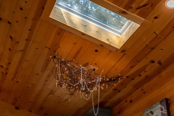 red-roof-retreats-jaybird-treehouse-cabin-goreville-il-45